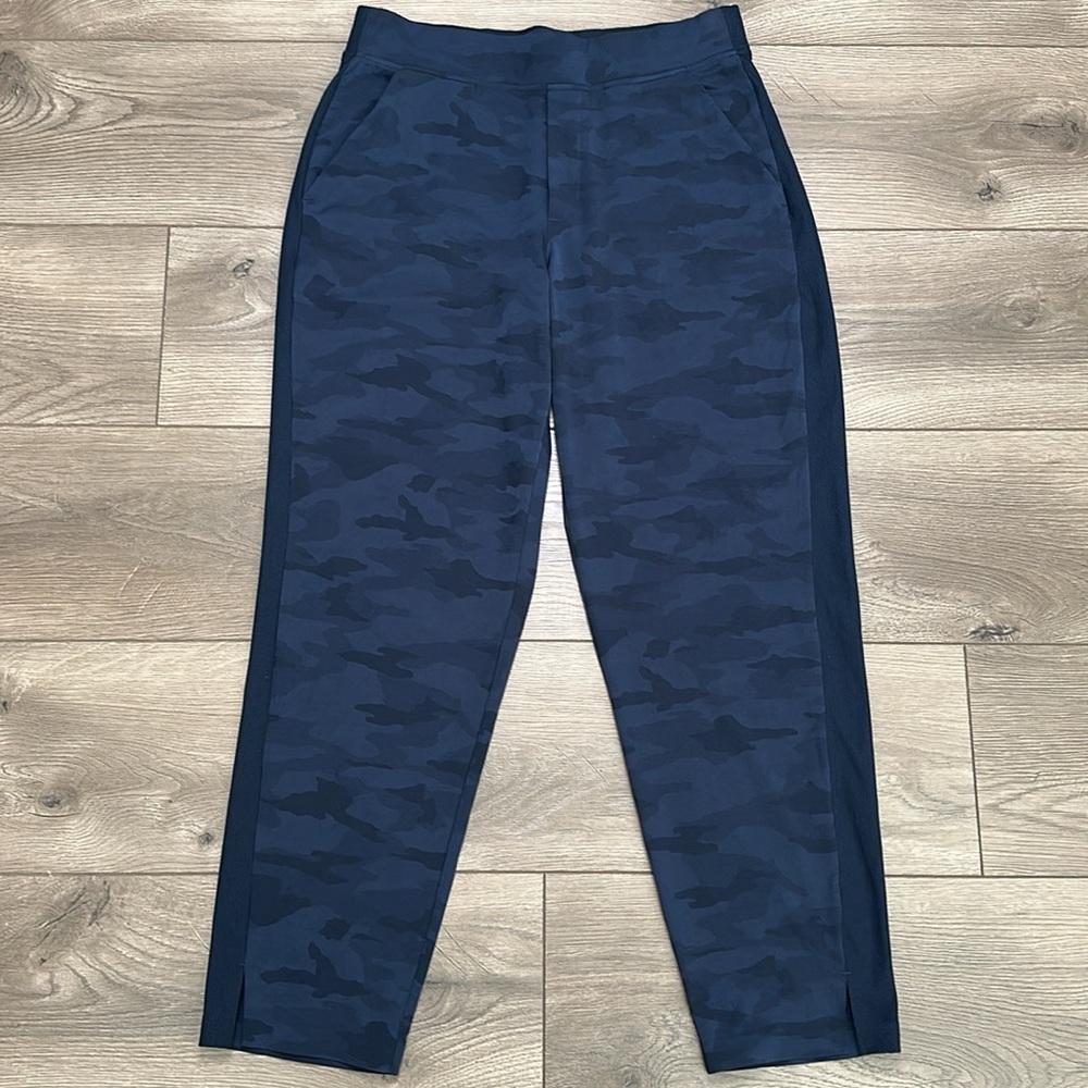 Athleta Brooklyn Mid Rise‎ Ankle Blue Camo Jogger Pants Size 8